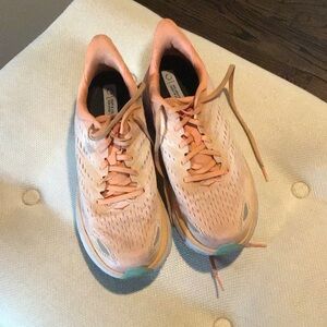 Hoka Clifton 8